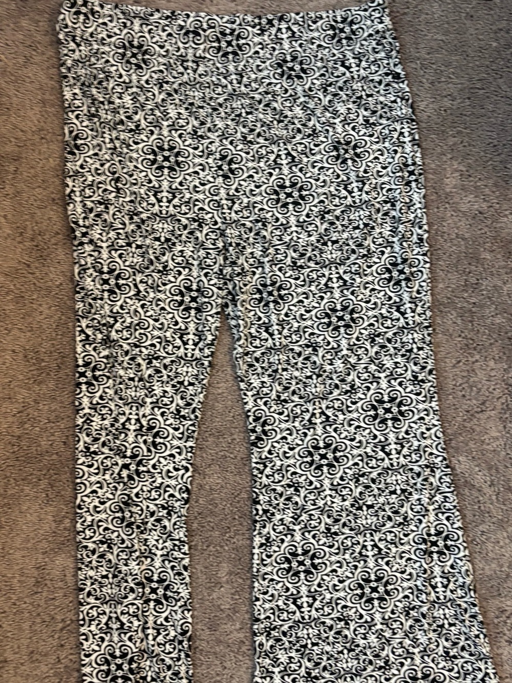 GG Collection Black and White Scroll Print Pants